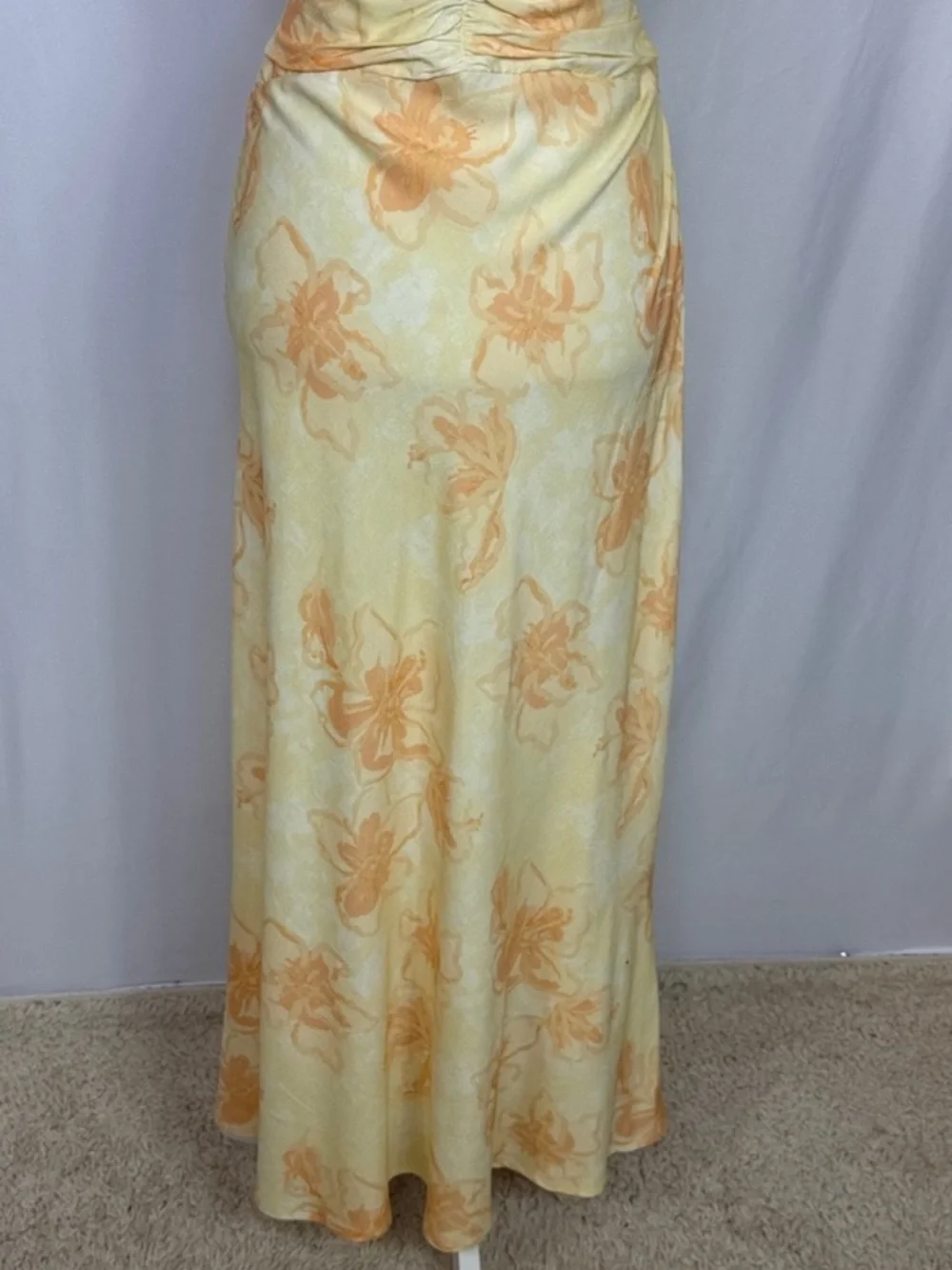 Petal & Pup Orin Maxi‎ Dress Size Medium Floral Yellow Cut Out - Picture 11 of 16